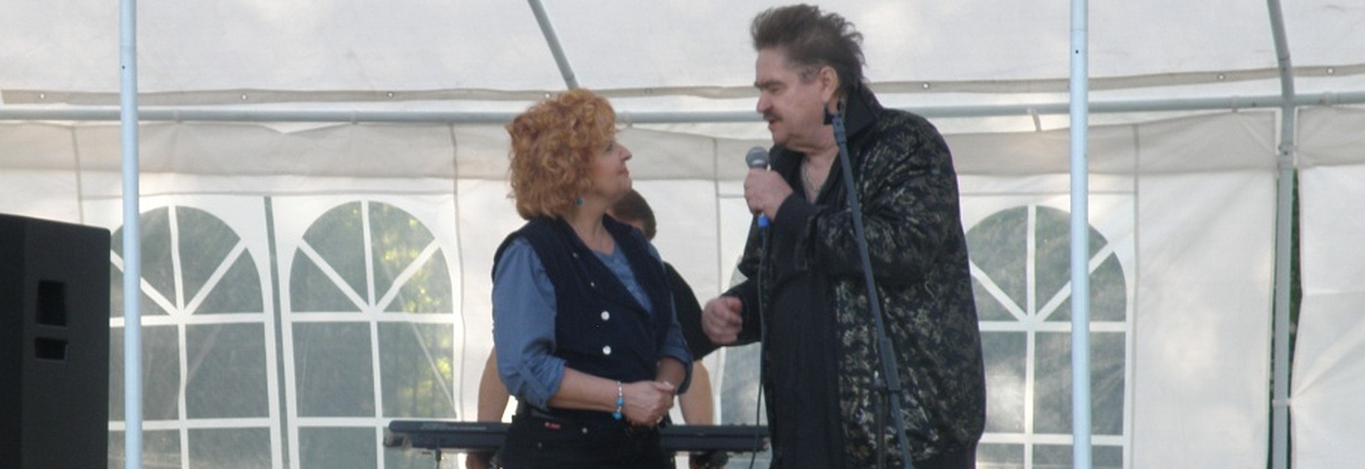 koncert solisty zespołu Niebiesko-czarni